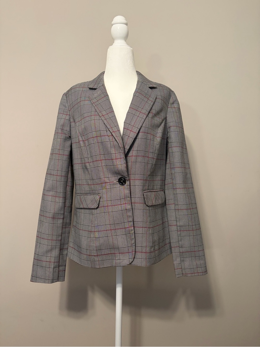 Zac & Rachel Gray Plaid Single-Button Blazer with Subtle Red Windowpane